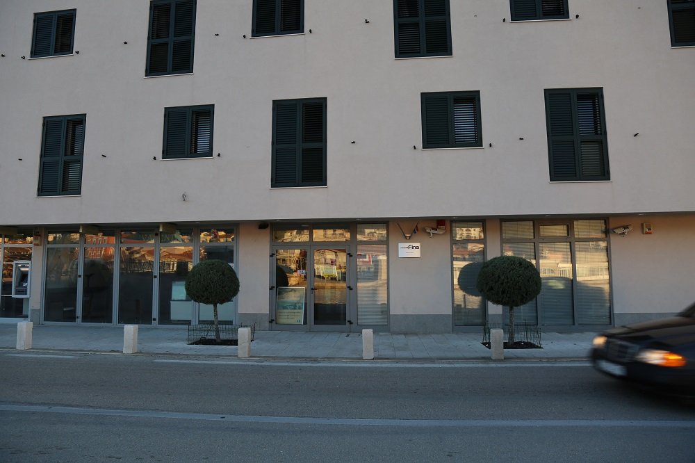 Featured image for “Fina seli iz hotela Borovnik – ostaje li poslovnica 34620 u Tisnom?”