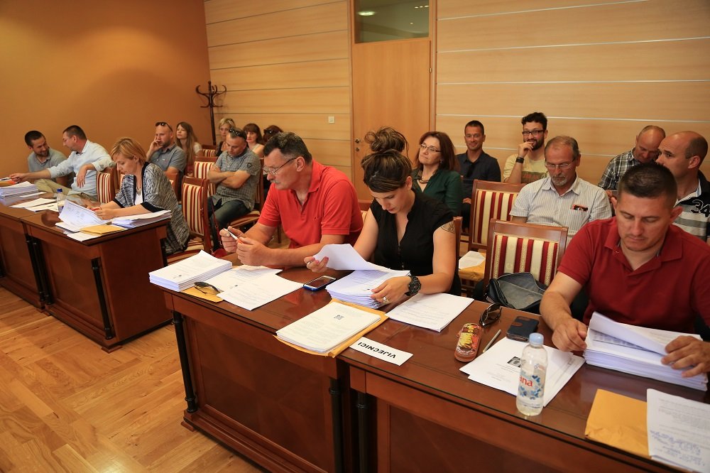 Featured image for “Rebalans proračuna Općine Tisno: Zbog izostanka državnih potpora odgađa se projekt tematskog parka”