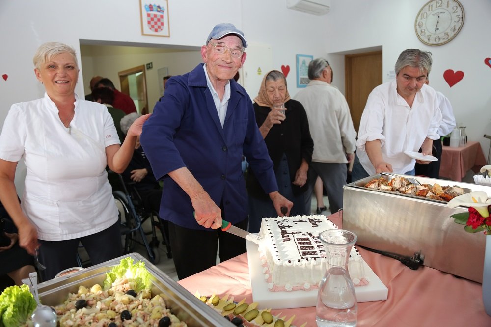 Featured image for “Prva godina tišnjanskog Doma za stare i nemoćne”
