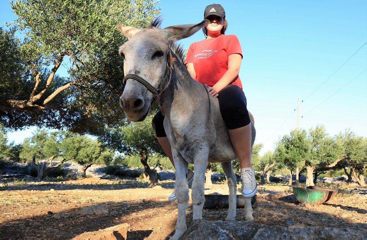 Marina na leđima Sivka (Foto: Rudinapress/H. Pavić)