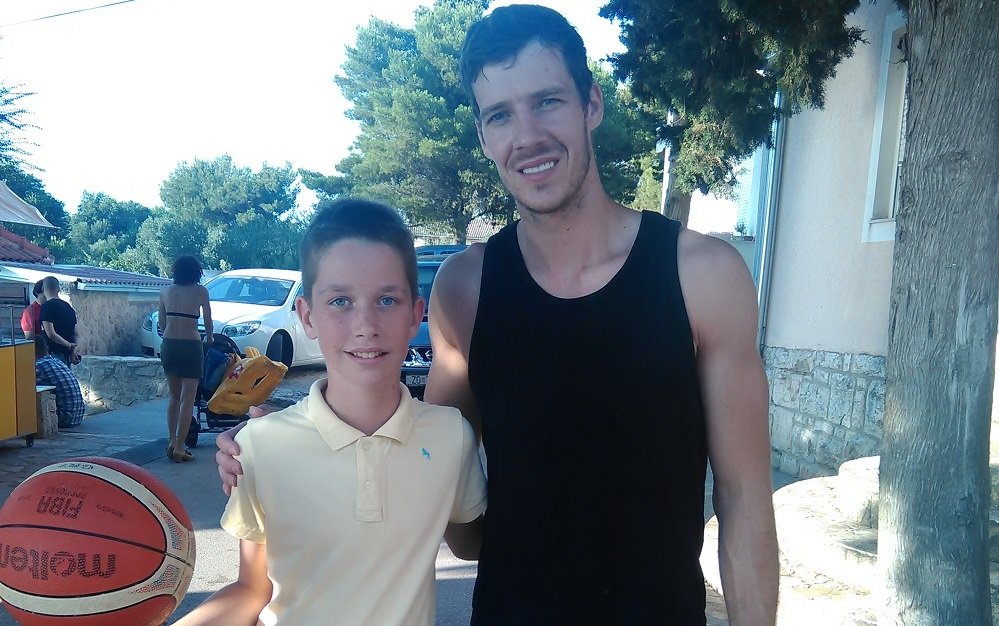 Nino Metod s košarkašem Miami Heata