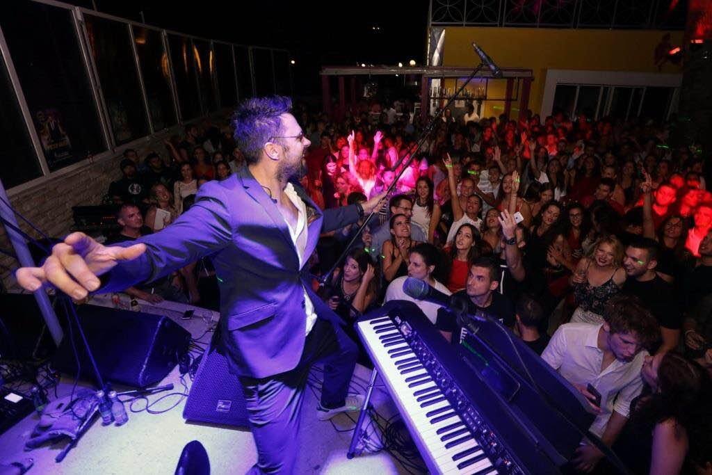 Featured image for “Petar Grašo i Đani Stipaničev večeras u Tisnom”