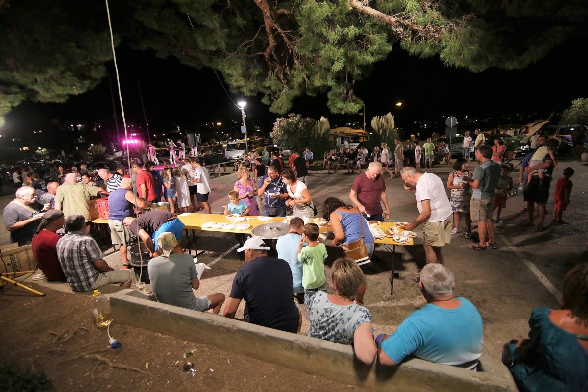 Featured image for “Pjesma je tek začin veprovini? – Tišnjanska Lovačka gastro večer uz klapu Barone”