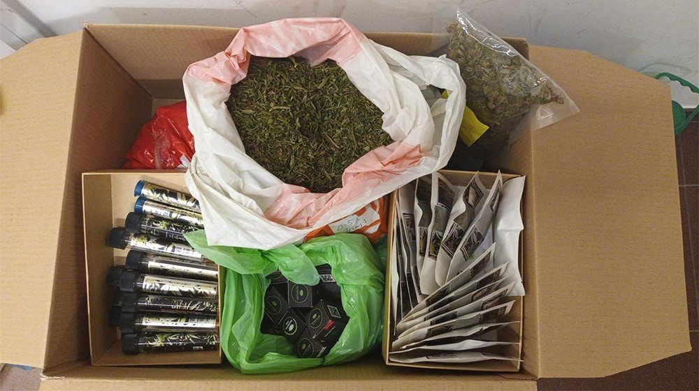 Featured image for “U Tisnom uhićen Britanac (60) s pet kilograma polusintetske marihuane”