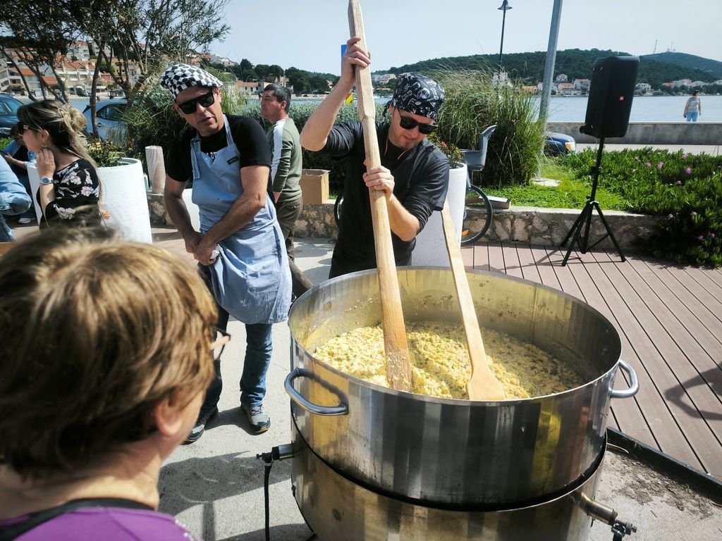 Featured image for “FOTO Uskršnji doručak na tišnjanskoj Rudini”