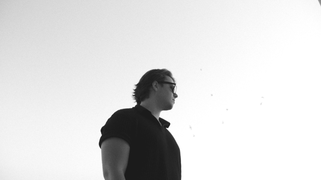 Featured image for “ANTONIO PERINA Mladi glazbenik iz Tisnog objavio novi singl: ‘Ovaj je intiman, po mom guštu. Za predah od vreve‘”